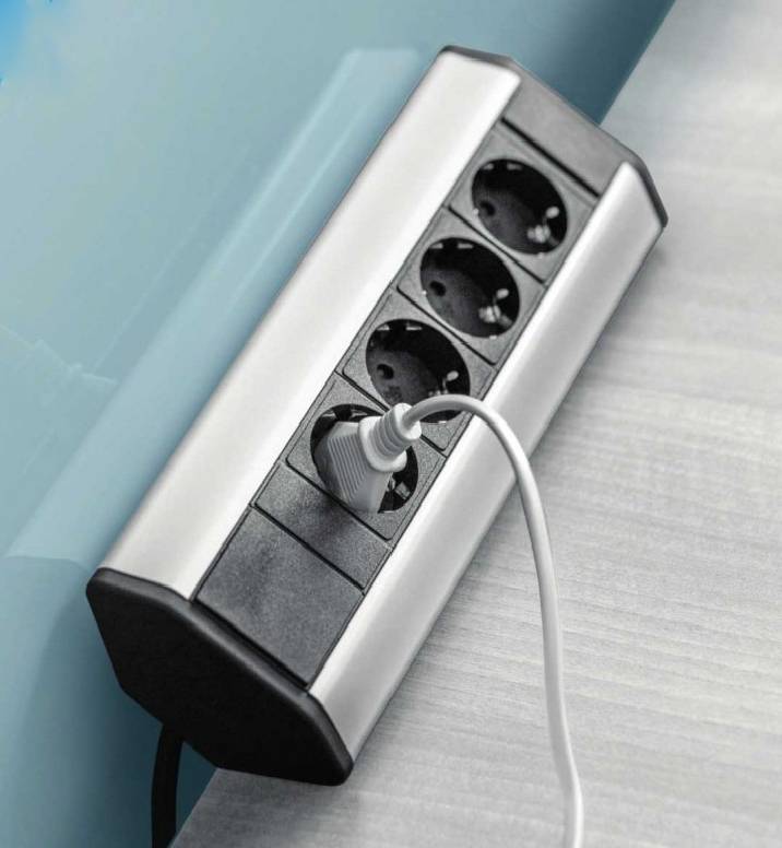 Изображение AE-PBKT4S-80  Блок розеток угловой 4 розетки (SCHUKO®) серый - завод GTV